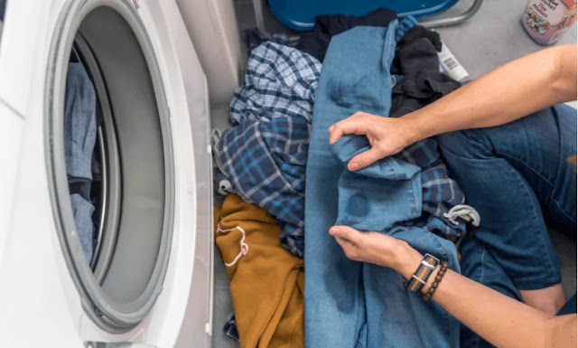 The Key to Soft Towels, Whiter Whites, and Other Laundry Solutions Is Vinegar