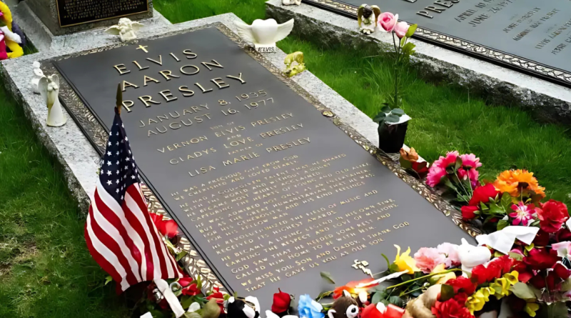 Is This Preacher Really Elvis Presley? Fans Think They’ve Found the King!